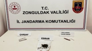 Jandarmanın durdurduğu araçlardan uyuşturucu çıktı