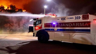 Jandarmanın TOMAları yangına müdahale ediyor