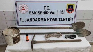 Kaçak kazı yapan 3 kişi suçüstü yakalandı