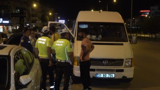 Kaçakları taşıdığı düşünülen minibüsten mevsimlik tarım işçileri çıktı