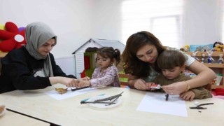 KAÇEMde anneler kursta, çocuklar oyunda