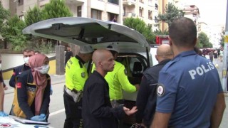 Kadıköyde direğe çarpan otomobil yan yattı: 1 yaralı