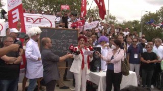 Kadıköyde emeklilikte yaşa takılanlar eylem yaptı