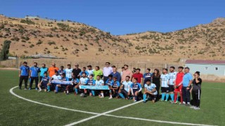 Kadın futbol takımı erkekleri yendi