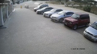 Kadın şoför Tofaşla yanlayarak kaza yapınca, direksiyona erkek şoför geçerek kaçtılar