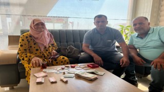Kadın yolcu, altın ve para dolu çantasını tuvalette unuttu