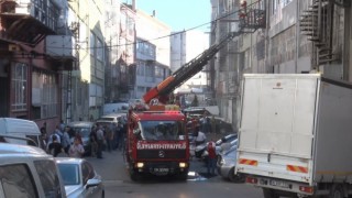 Kağıthanede boya imalathanesinde yangın paniği