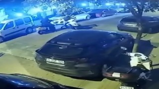 Kağıthanede maskeli iki kişi park halindeki motosikleti çalıp kaçtı
