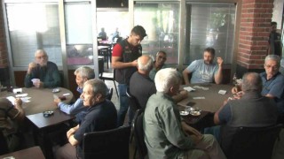 Kahvehanede polis denetimi sırasında sigara içtiler, cezayı yediler