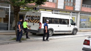 Kaldırımları park yapan sürücülere cezai işlem