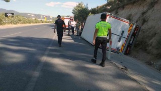Kamyonet devrildi: 2 yaralı