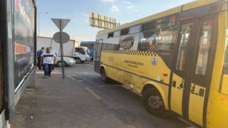 Kamyonet ile halk otobüsü çarpıştı: 1 yaralı