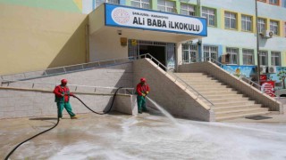 Karaköprüde eğitim sezonu öncesi okullarda temizlik