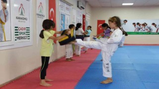 Karaköprüde spor kursları devam ediyor