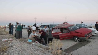 Karamanda 4 araçlı zincirleme kaza: 4 yaralı