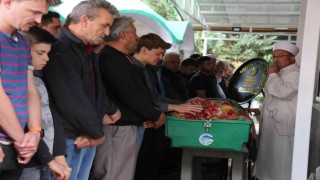 Kardeşinden ablasının tabutuna son dokunuş