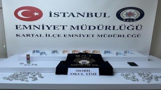 Kartalda okul önüne uyuşturucu satan şüpheli yakalandı