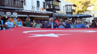 Kaş Ülkü Ocaklarından Bayrak Yürüyüşü ve Şehitler için dua etkinliği