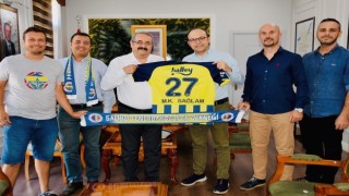 Kaymakam ve emniyet müdürüne Fenerbahçe forması