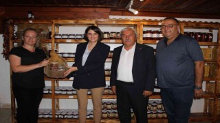 Kaymakam Vekili Güler, Kadın Girişimciler Kooperatifini ziyaret etti