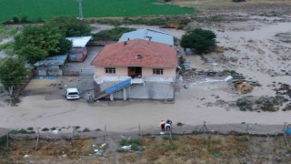 Kayseride yağmur sele neden oldu, mahsur kalan 2 kişi kurtarıldı