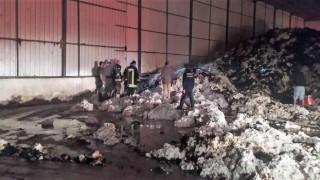 Kazı yaparken çıkan kıvılcım 45 ton pamuğa zarar verdi