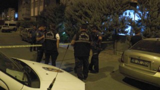 Kıraathanenin önünde silahlı saldırıya uğradı
