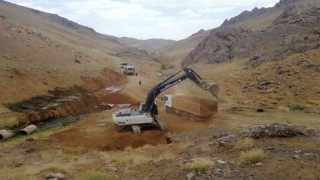 Kırsalda yol iyileştirme çalışması