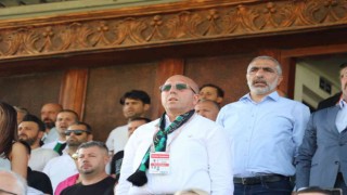 Kocaelispor Başkanı Engin Koyun uzun süre stattan çıkamadı