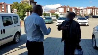 Koltuk değneği ile girdi, yürüyerek çıktı
