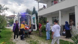 Komşularının haber alamadığı yaşlı kadın evde baygın bulundu