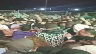 Konserde tekme ve yumruklar havada böyle uçuştu