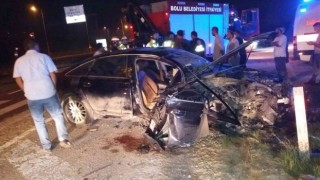 Kontrolden çıkan otomobil beton direğe çarptı: 2 yaralı