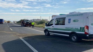 Kontrolden çıkan otomobil trafik levhasına çarptı: 1 ölü 2 yaralı