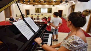 Konyaaltında Müzik Akademisi seçmelerine yoğun ilgi