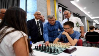Konyaaltında satranç heyecanı başladı