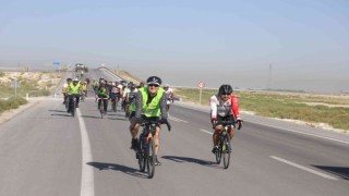 Konyada bisiklet sürücüleri tarihe pedal çevirdi