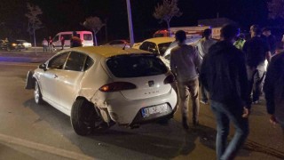 Köprüde araçlar birbirine girdi: 6 yaralı
