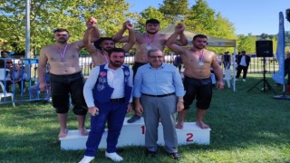 Körfezli genç güreşçiler madalya ile döndü