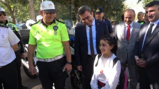 Küçük kız hangi kanalda çıkacağız diye sordu vali Sen hangisini istersen dedi