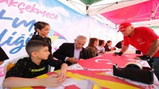 Küçükçekmecede Uçurtma Şenliği renkli görüntülere sahne oldu
