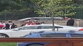 Küçükçekmecede yolun karşısına geçen iki genç kıza araç çarptı