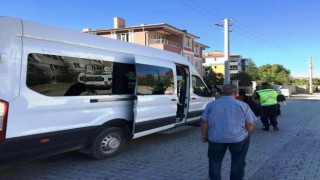 Kuluda jandarma ve trafik polis ekipleri servis araçlarını denetledi