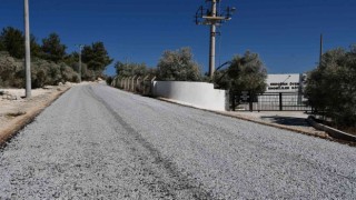Kuşadasında bir haftada 29 bin 200 metrekare asfalt yol kaplandı