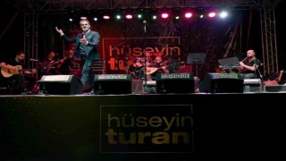 Kuşadasında Hüseyin Turandan müzik ziyafeti