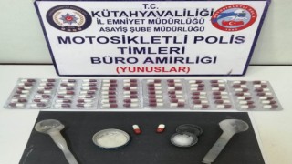 Kütahyada 4 kişinin üzerinde uyuşturucu ele geçirildi