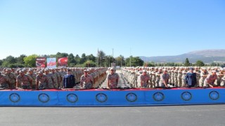 Kütahyada acemi eğitimlerini tamamlayan 797 er yemin etti
