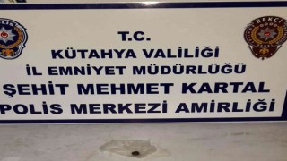Kütahyada bekçiler bir şahsın üzerinde afyon sakızı ele geçirdi