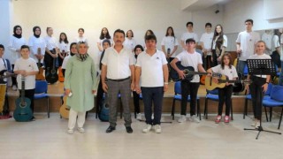 Kütahyada Okullar hayat bulsun projesi çerçevesinde açılan gitar kursu final konseri ile sona erdi