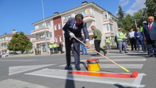 Kütahyada yaya geçitleri kırmızıya boyandı